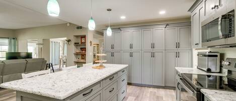 Fridge, microwave, stovetop, dishwasher