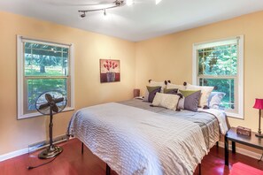 3 bedrooms, travel cot, Internet, bed sheets - Mountain Views: Walkable Lava Hot Springs Home! (Lava Hot Springs)