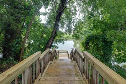Dock Access: Waterfront Studio in Colonial Beach!