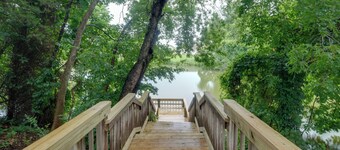 Fish, Relax & Enjoy Lake Views: Colonial Beach Gem