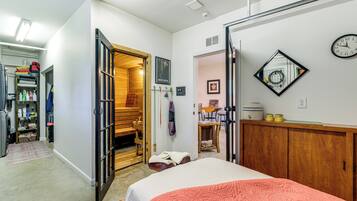 Iron/ironing board, internet, bed sheets
