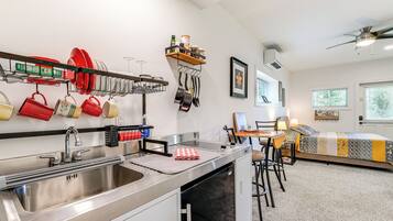 Cookware/dishes/utensils