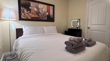 2 bedrooms, iron/ironing board, WiFi