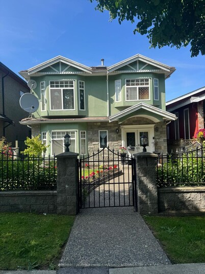 Friendly Home, where your family will be close to everything during your stay.