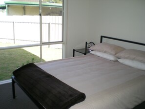 3 bedrooms, iron/ironing board, bed sheets