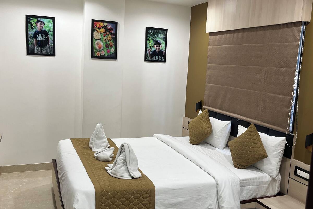 Deluxe Double Room | Desk, laptop workspace, free WiFi