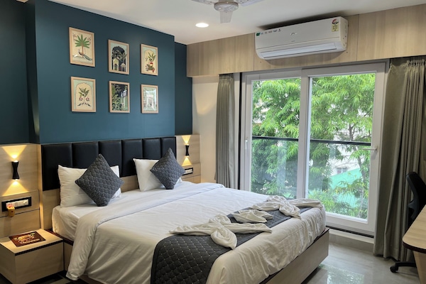 Super Deluxe Room | Meja, ruang kerja komputer riba, Wi-fi percuma