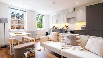 Smart TV, livros, videoteca