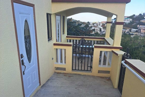 Beautiful Airbnb! Your home! Island Life!