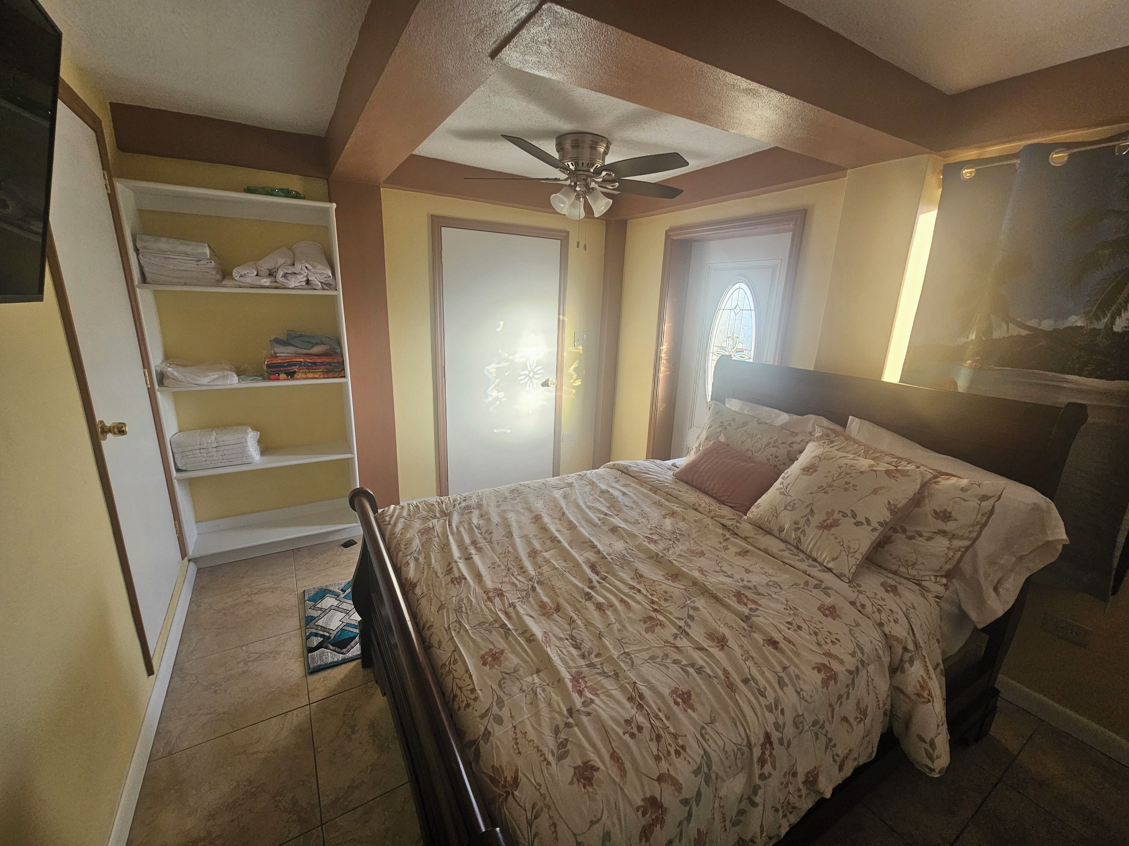 1 soverom, strykejern/-brett, wi-fi (inkludert) og sengetøy