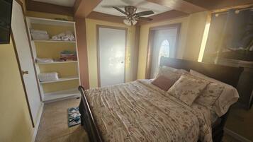 1 soverom, strykejern/-brett, wi-fi (inkludert) og sengetøy