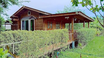 Signature-Ferienhütte, Balkon, Gartenblick | Blick auf den Innenhof