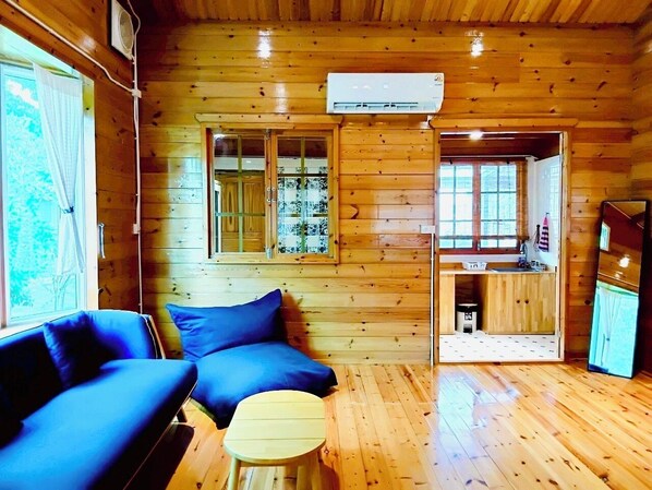Signature Cabin, Balcony, Garden View | Blackout drapes, free WiFi