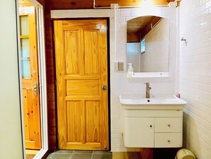 Signature Cabin, Balcony, Garden View | Blackout drapes, free WiFi