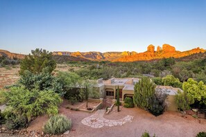 المنشأة من الخارج