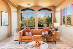 スマートテレビ、暖炉、テレビゲーム、書庫