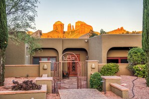 المنطقة المحيطة بالمنشأة