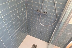 Handtücher, Seife, Toilettenpapier