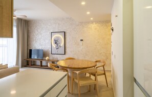 Dining - Elegant Urban Living by the Beach in Estepona (Estepona)