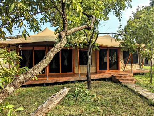 Superb 8-bedroom bed & breakfast in Mikumi