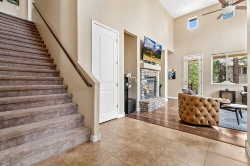 Humphreys Peak Home*Hot Tub*A/C*Arcade Game*Xbox*Pet friendly