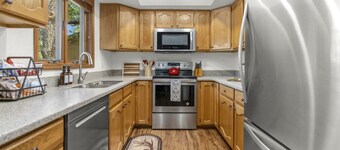 *Modern Country Club Condo*A/C*Back Deck*Xbox*Pet friendly*