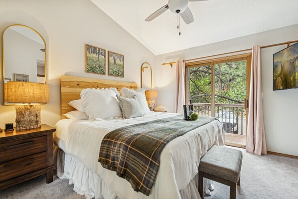 3 bedrooms, desk, iron/ironing board, travel cot