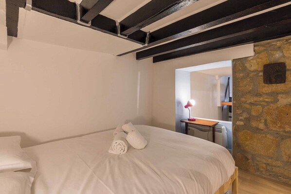 1 chambre, fer et planche à repasser, accès Internet, draps fournis