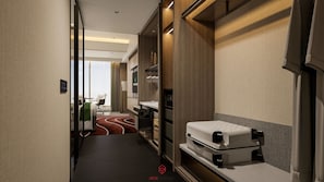 Doppia Deluxe, vista città | Una cassaforte in camera, una scrivania, postazione laptop