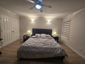 5 bedrooms, iron/ironing board, WiFi, bed sheets