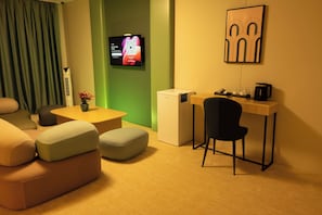 Family Quadruple Room | Desk, free WiFi