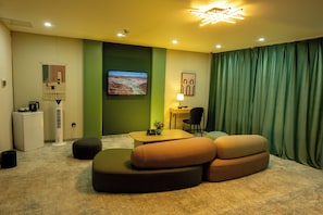 Quarto casal superior, 1 cama King | Escrivaninha, Wi-Fi de cortesia