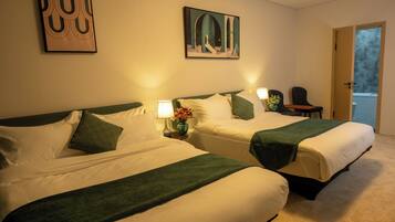Deluxe Twin Room | Desk, free WiFi
