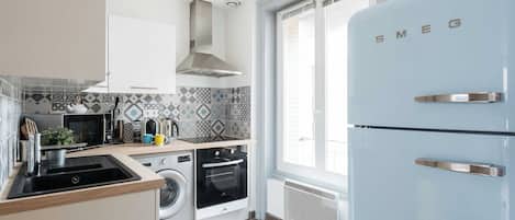 Refrigerador, horno, parrilla de estufa y lavavajillas