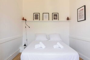 1 dormitorio, tabla de planchar con plancha, Internet y ropa de cama