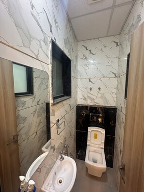 Kamar Keluarga | Kamar mandi | Perlengkapan mandi gratis, handuk, sabun, dan sampo