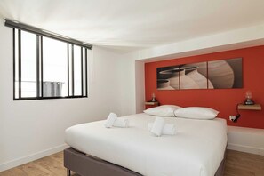 3 bedrooms, desk, iron/ironing board, free WiFi
