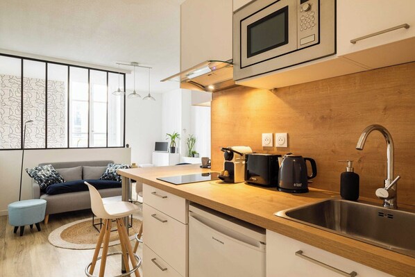 Fridge, microwave, stovetop, toaster