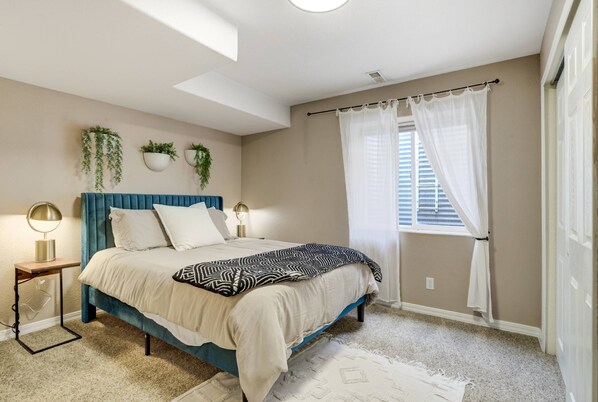 5 bedrooms, WiFi, bed sheets