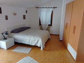 1 bedroom, WiFi, bed sheets