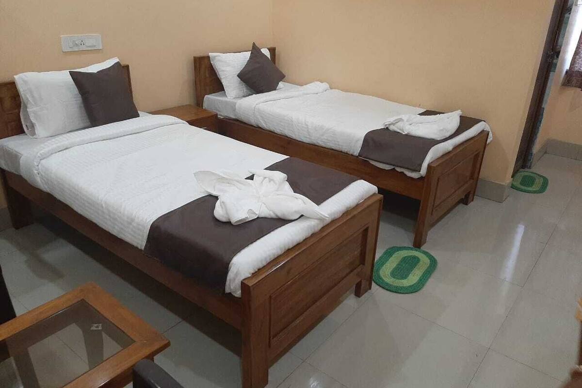 Standard Double Room | Desk