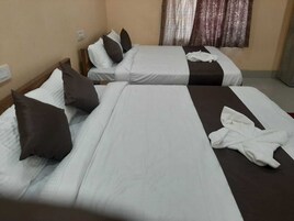 Quarto casal família | Escrivaninha, espaço de trabalho para notebook