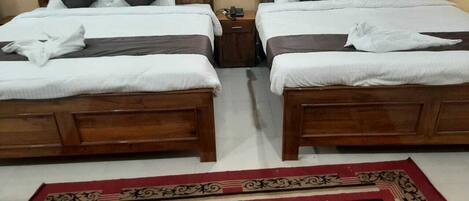 Standard Double Room | Desk, laptop workspace