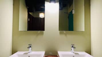 Basic Shared Dormitory | Blackout drapes, free WiFi