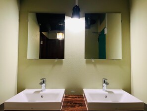 Basic Shared Dormitory | Free WiFi