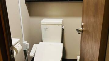 Blackout curtains, free WiFi