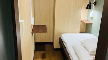 Cabin | Blackout drapes, free WiFi
