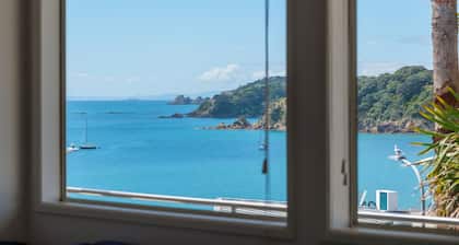 Apartment Central Oneroa - Walk to town centre and shops!