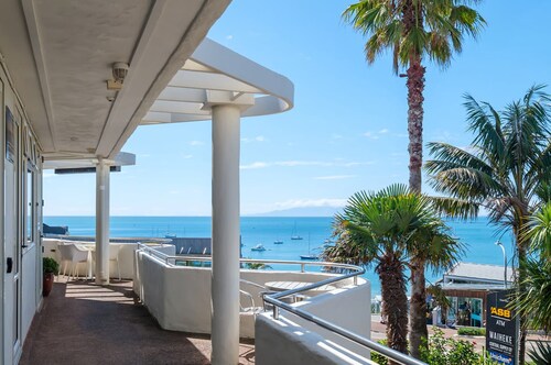 Apartment Central Oneroa - Walk to town centre and shops!