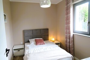 House | 5 bedrooms, individually furnished, bed sheets - New, Large Holiday Home for 4 People (gmina Wolin)